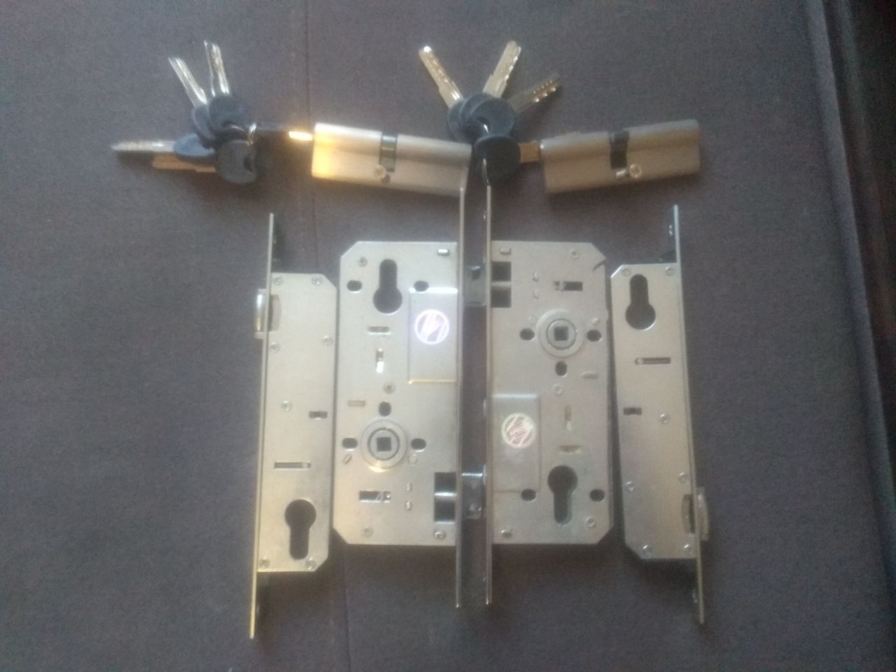 ПРОДАМ 2 ЗАМКА APECS ЦІНА 150 ГРН И 2 ЗАМ3КА Akpen 100ГРН 2 СЕРЦЕВИНЫ ОСТО 100 Г - <ro>Изображение</ro><ru>Изображение</ru> #1, <ru>Объявление</ru> #1729970