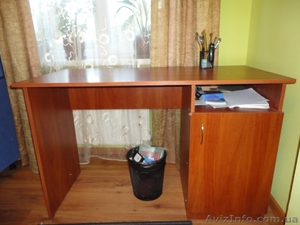 продам письменный стол школьный - <ro>Изображение</ro><ru>Изображение</ru> #1, <ru>Объявление</ru> #972298