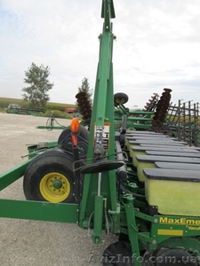 Пневматическая сеялка точного высева John Deere 1780 15/8 рядов